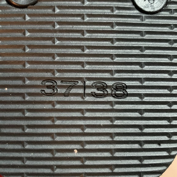 Alexis for Neimans Marcus flip flops - Picture 4 of 5